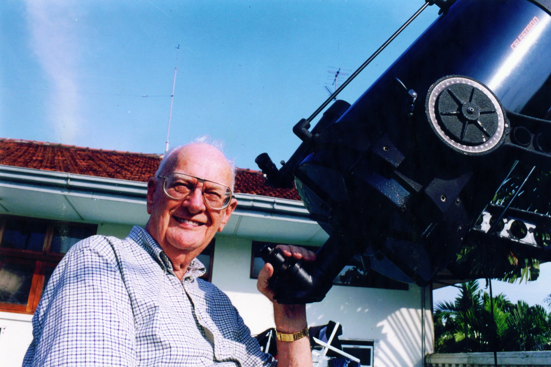 Sir Arthur Clarke with his Celestron 14-inch telescope - photo by Rohan de Silva